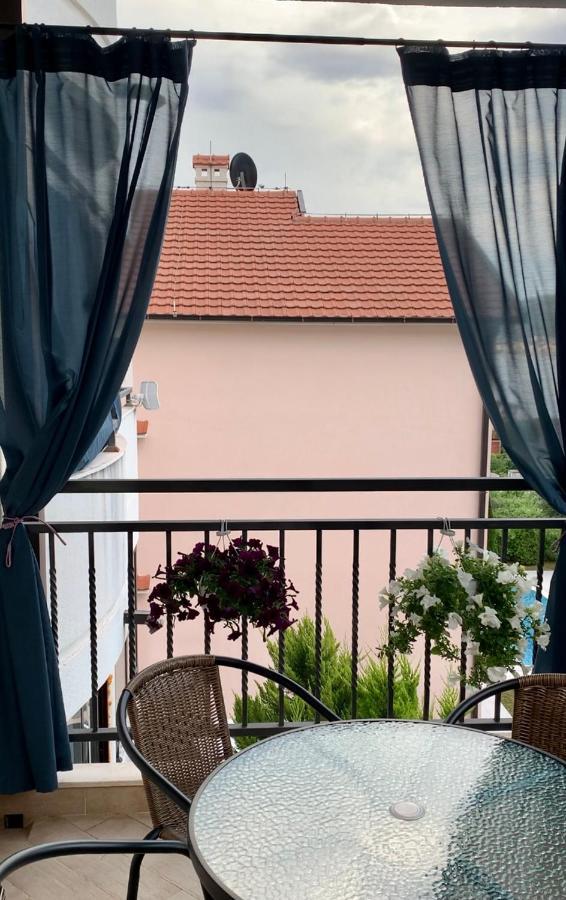 Lastochka.Mne Apartments Baošići Exterior foto